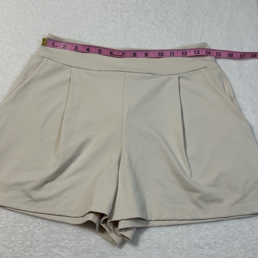 NWT Susana Monaco Pleated Short, Blanched Almond With Pockets in Size M - Picture 6 of 14